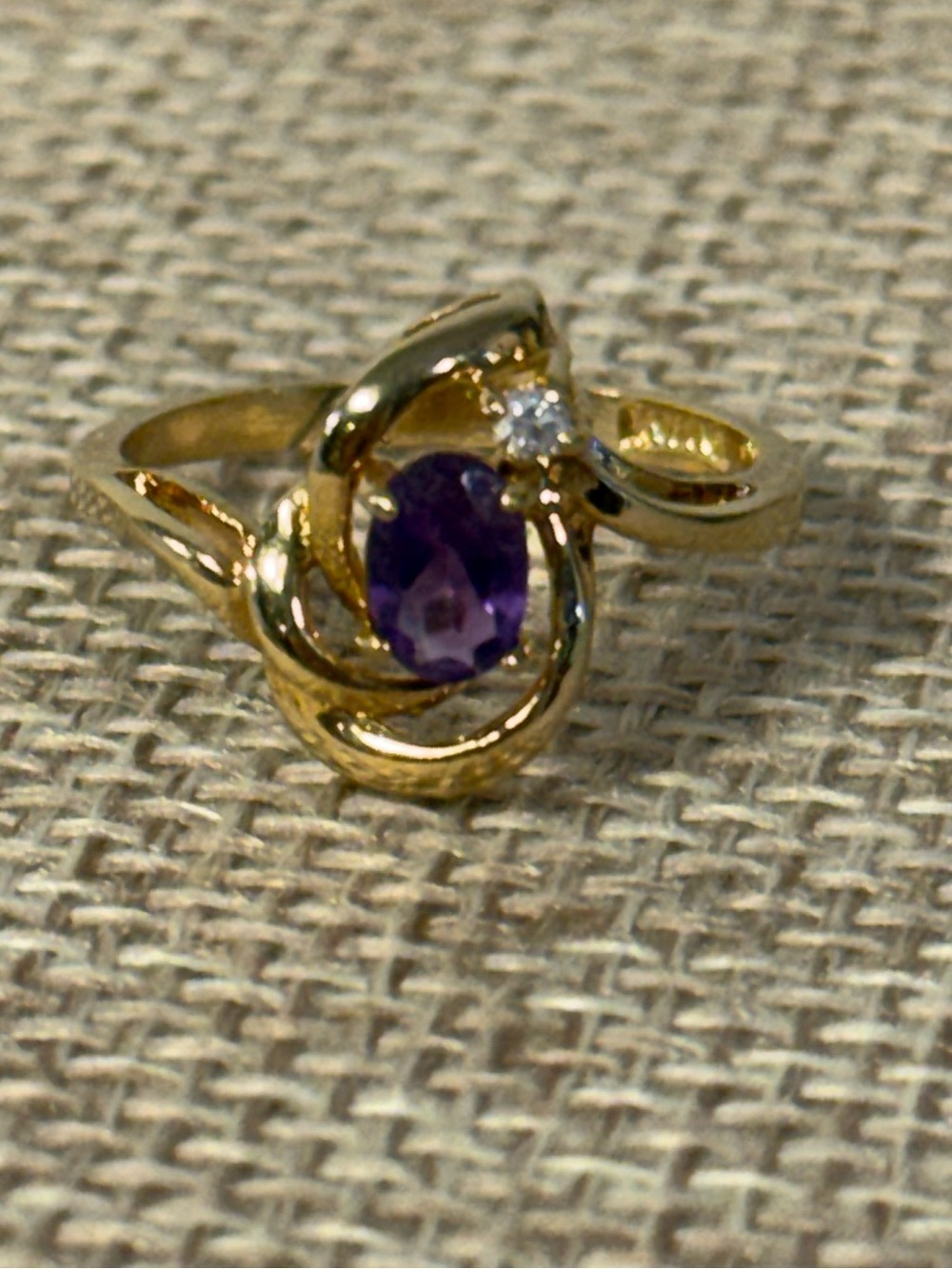 Vintage Taiwan Purple Stone Swirl Bypass Ring Size 6.5 Gold Tone